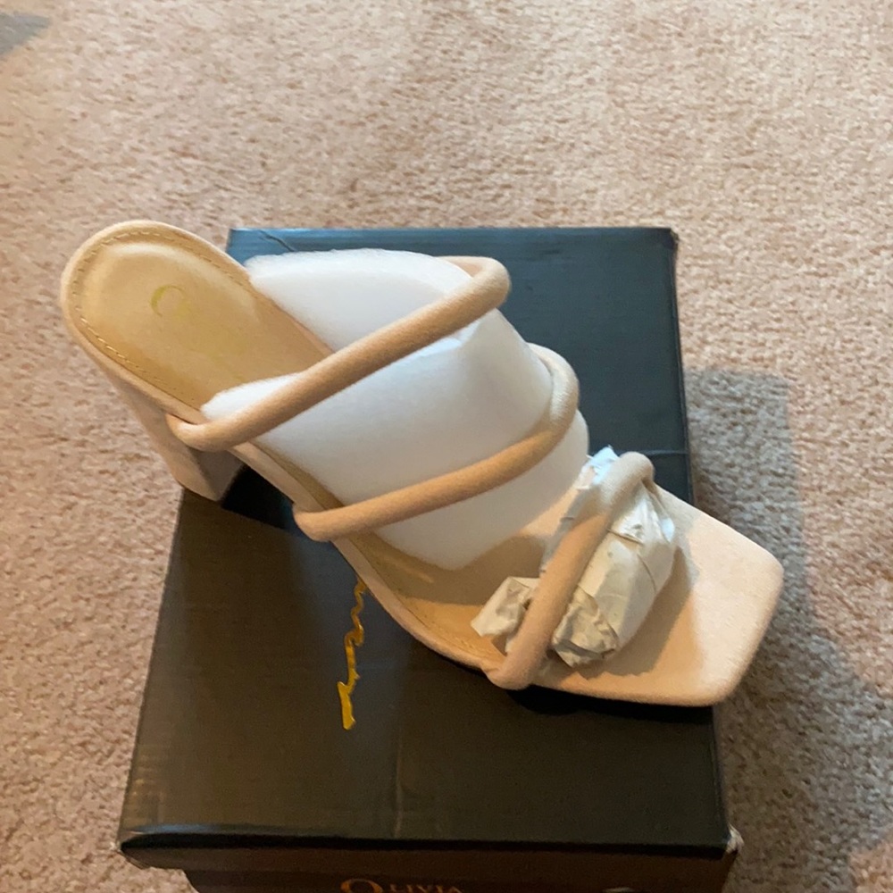 Brand New Olivia Fargiano Heels